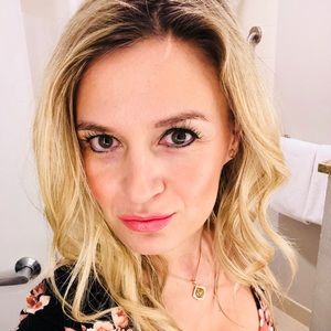 Meet your Posher, Evis